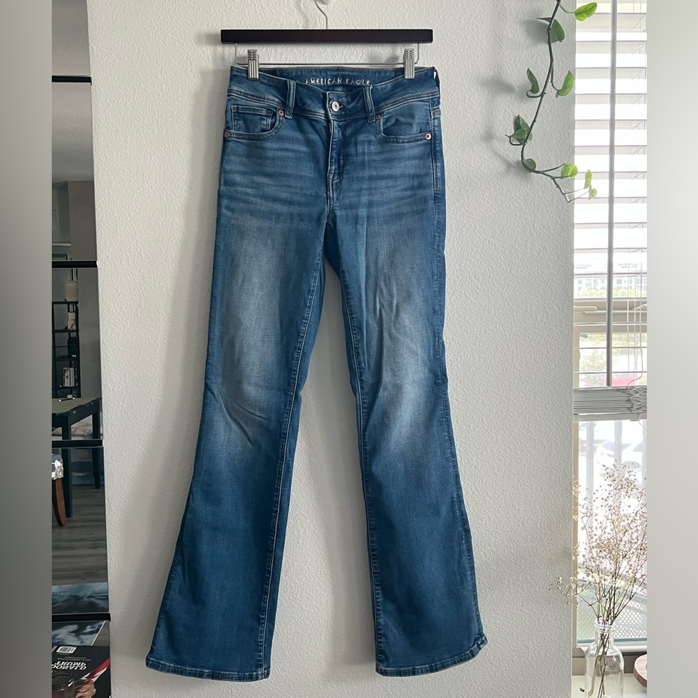 AE Lowrise KickBoot Jeans (2)